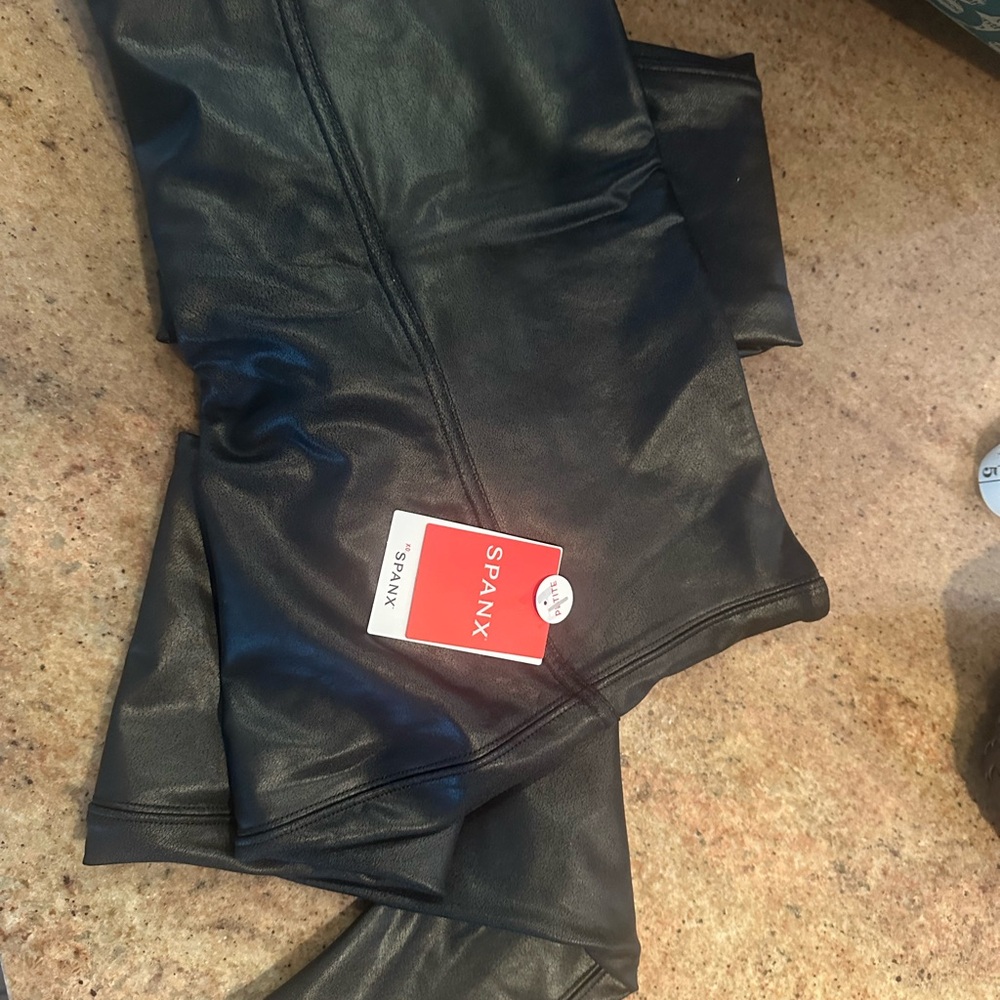 SPANX Black Leather Look Leggings
Petite 28in
New with tags - Picture 3 of 3